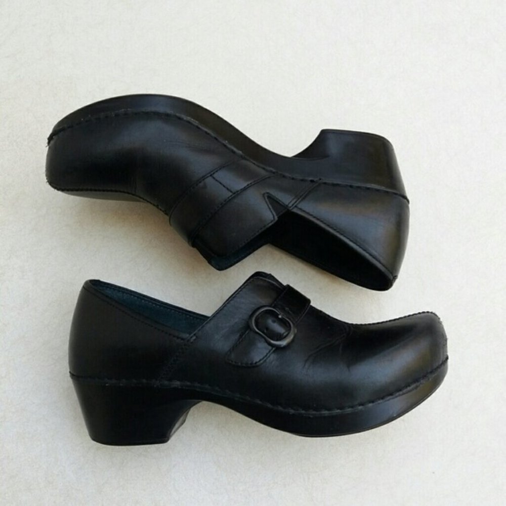 Dansko Tamara Black Leather Cloggs